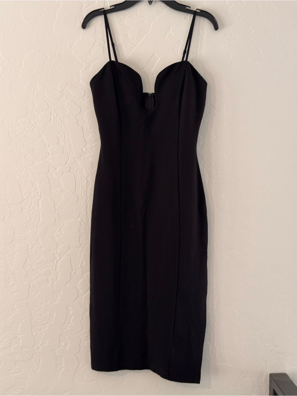 Elegant Black Midi Spaghetti-Strap Dress